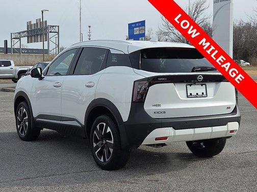 2025 Nissan Kicks SR