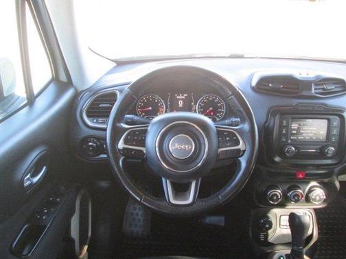 Photo 4 of 26 of 2017 Jeep Renegade Latitude