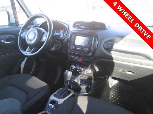 Photo 5 of 24 of 2017 Jeep Renegade Latitude