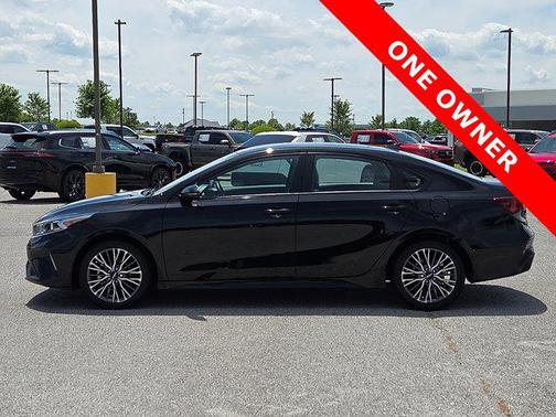 Aurora Black 2024 Kia Forte GT-Line