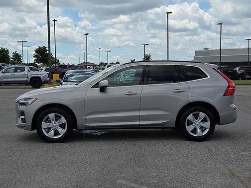 2022 Volvo XC60 B5 Momentum