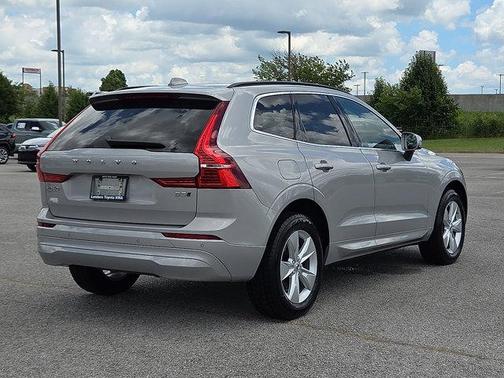 2022 Volvo XC60 B5 Momentum