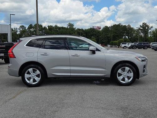 2022 Volvo XC60 B5 Momentum