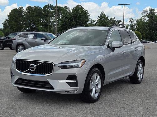 2022 Volvo XC60 B5 Momentum