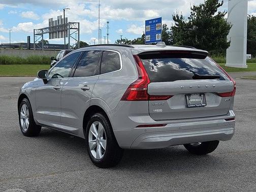 2022 Volvo XC60 B5 Momentum