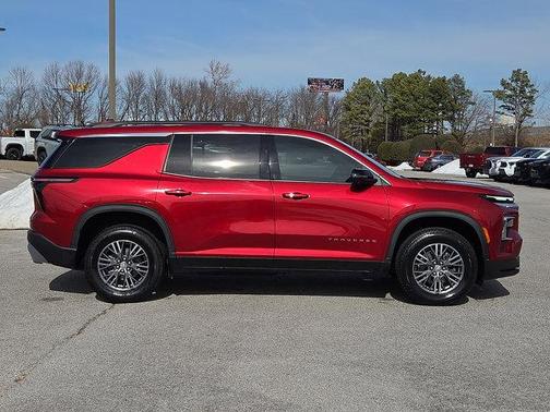 2024 Chevrolet Traverse LT
