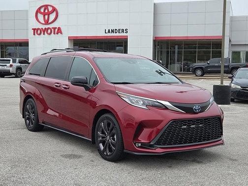 2022 Toyota Sienna XSE 7 Passenger