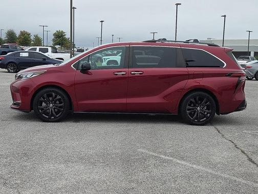 2022 Toyota Sienna XSE 7 Passenger
