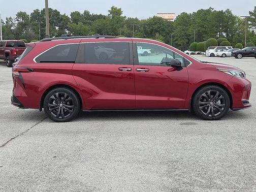 2022 Toyota Sienna XSE 7 Passenger