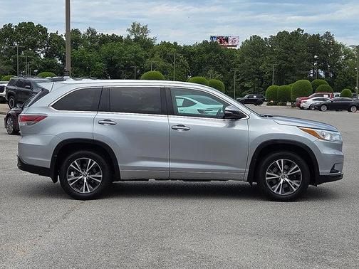 Silver Sky Metallic 2016 Toyota Highlander XLE
