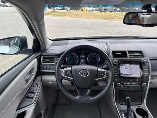 2016 Toyota Camry Hybrid XLE