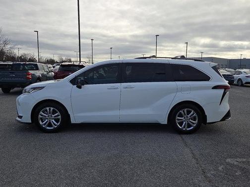 2023 Toyota Sienna XSE 7 Passenger