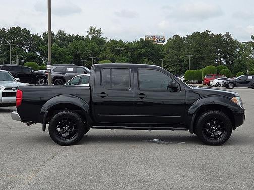 Magnetic Black Pearl 2019 Nissan Frontier SV