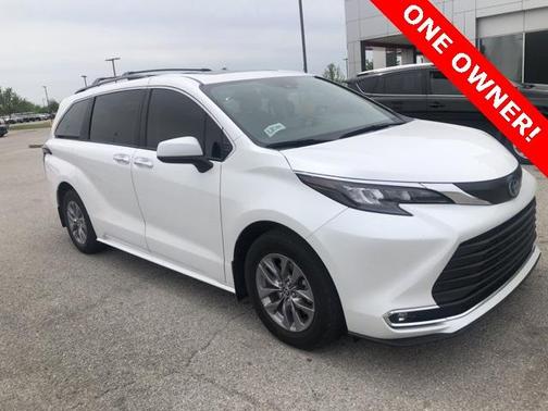 2024 Toyota Sienna XLE