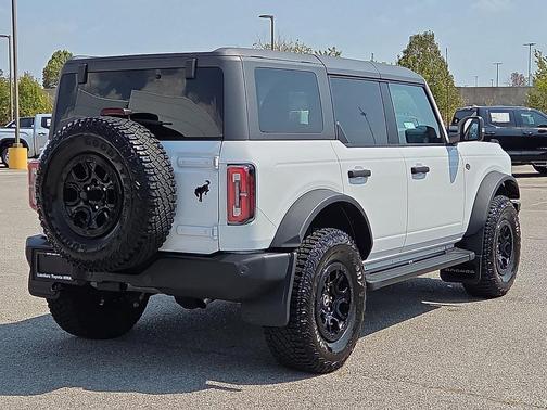 Oxford White 2024 Ford Bronco Wildtrak