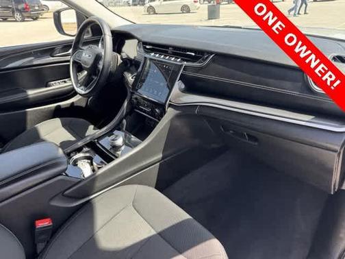 2022 Jeep Grand Cherokee L Laredo