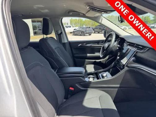 2022 Jeep Grand Cherokee L Laredo