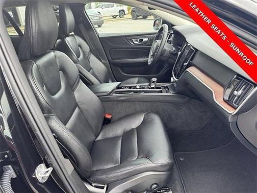 2024 Volvo V60 Cross Country B5 Plus