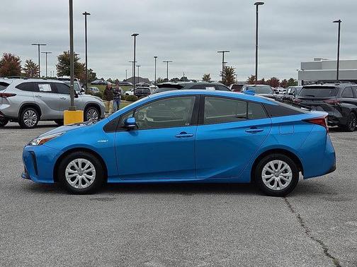 2020 Toyota Prius LE