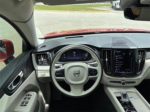 2022 Volvo XC60 B5 Inscription