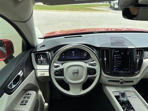 2022 Volvo XC60 B5 Inscription