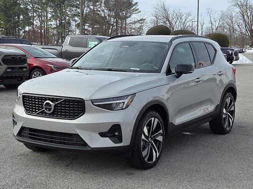 2025 Volvo XC40 B5 Plus Dark Theme