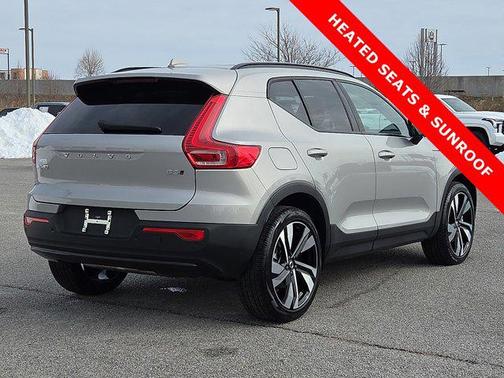 2025 Volvo XC40 B5 Plus Dark Theme