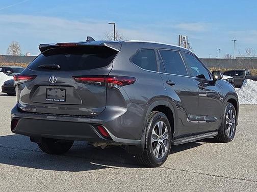 2025 Toyota Highlander XLE