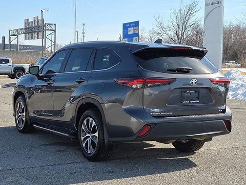 2025 Toyota Highlander XLE