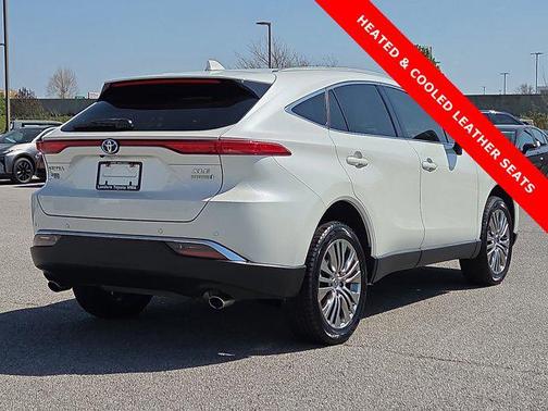 Blizzard Pearl 2021 Toyota Venza XLE