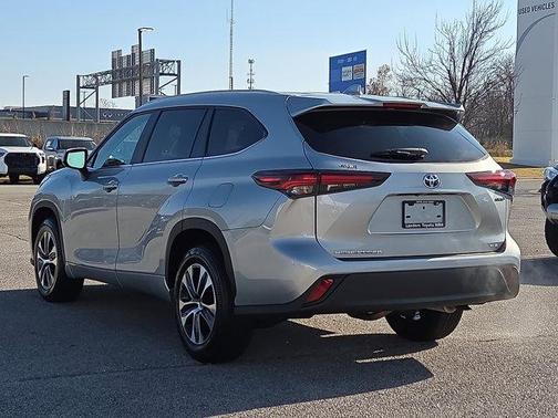 2024 Toyota Highlander Hybrid XLE