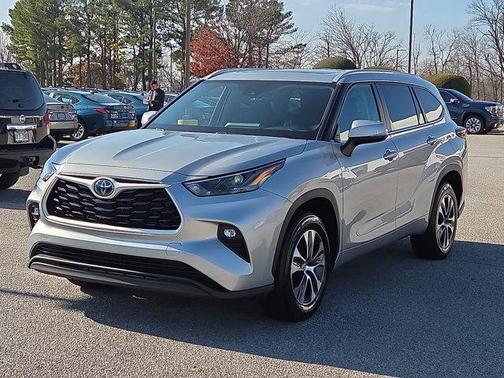 2024 Toyota Highlander Hybrid XLE