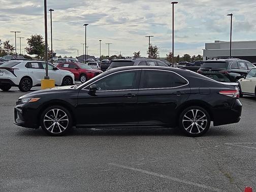 Midnight Black Metallic 2019 Toyota Camry SE