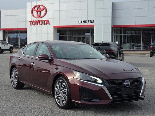 2025 Nissan Altima SL FWD