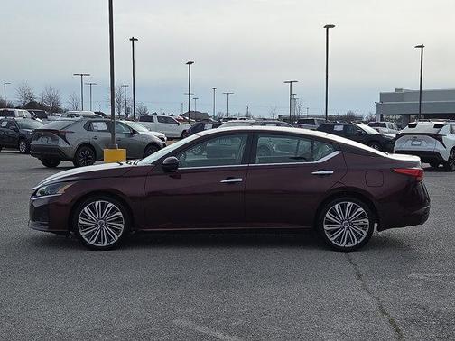 2025 Nissan Altima SL FWD