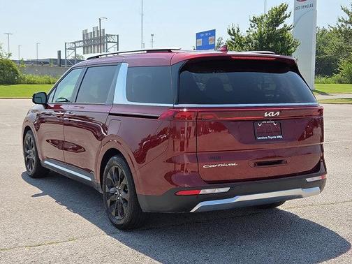 2022 Kia Carnival SX