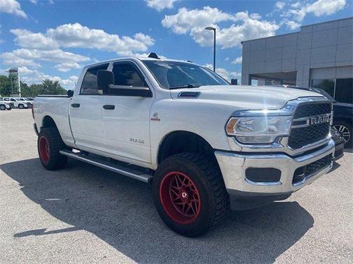 2020 RAM 2500 Tradesman Crew Cab 4X4 6'4' Box