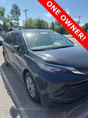 2023 Toyota Sienna LE