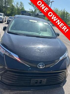 2023 Toyota Sienna LE