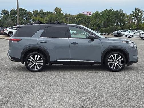 2023 Nissan Pathfinder Platinum 4WD