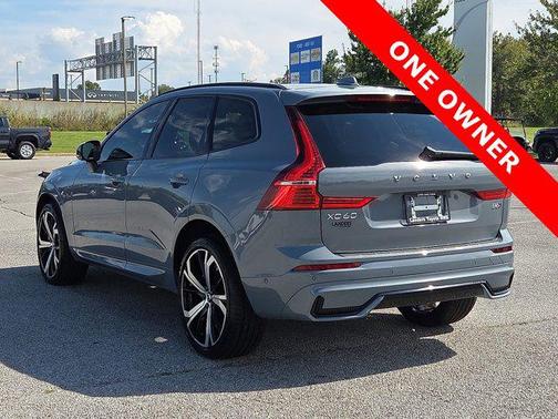 2023 Volvo XC60 B6 Ultimate Dark Theme