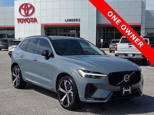2023 Volvo XC60 B6 Ultimate Dark Theme
