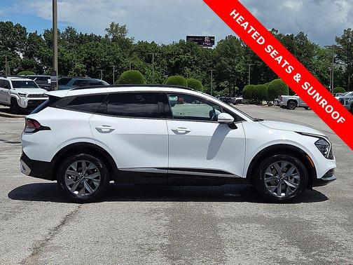 Glacial White Pearl 2024 Kia Sportage SX