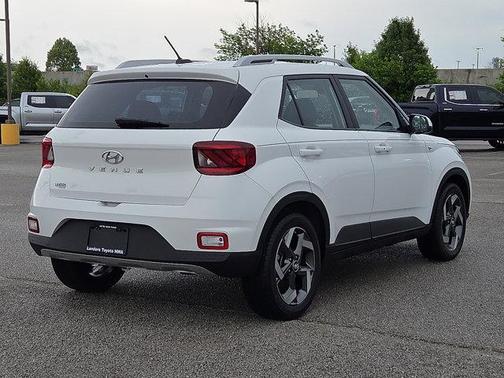 Lunar White 2025 Hyundai VENUE SEL