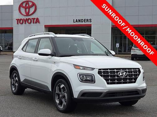 Lunar White 2025 Hyundai VENUE SEL