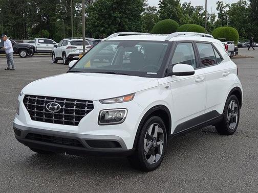 Lunar White 2025 Hyundai VENUE SEL