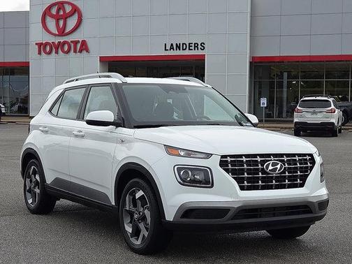 Lunar White 2025 Hyundai VENUE SEL