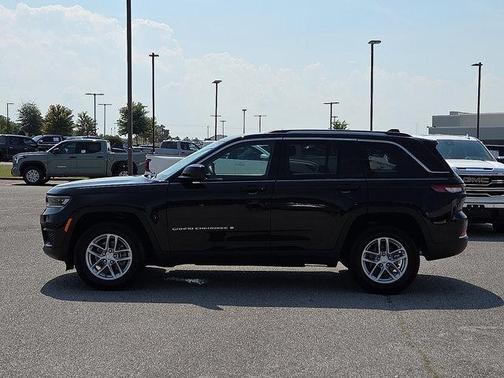 2024 Jeep Grand Cherokee Laredo