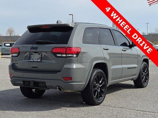 2022 Jeep Grand Cherokee Laredo