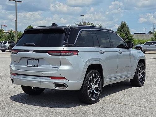 2023 Jeep Grand Cherokee Summit